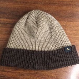 Emerica skateboarding shoes beanie two tone